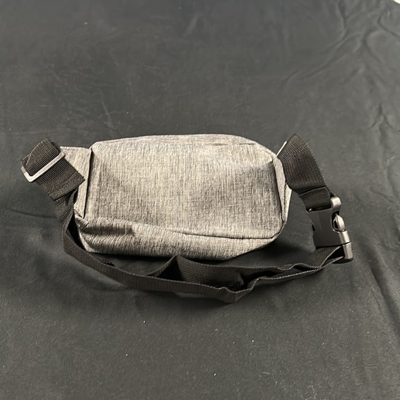 Cincinnati Reds Fanny Pack - Picture 3 of 5